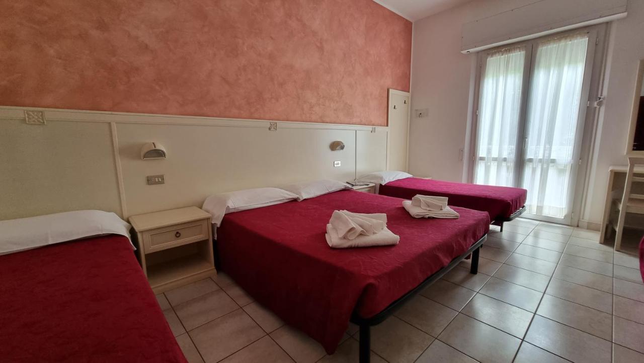 Hotel Costanza Чезенатіко Екстер'єр фото