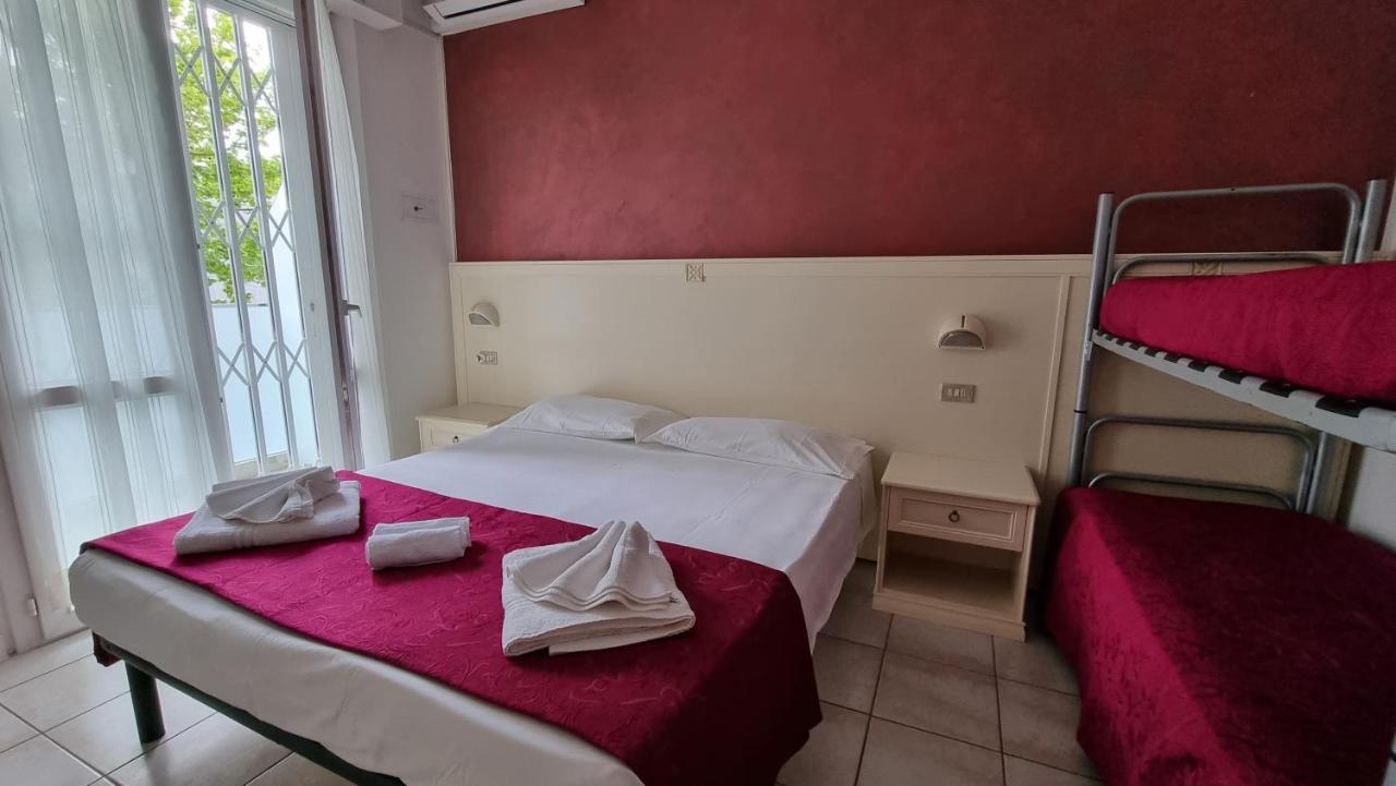 Hotel Costanza Чезенатіко Екстер'єр фото