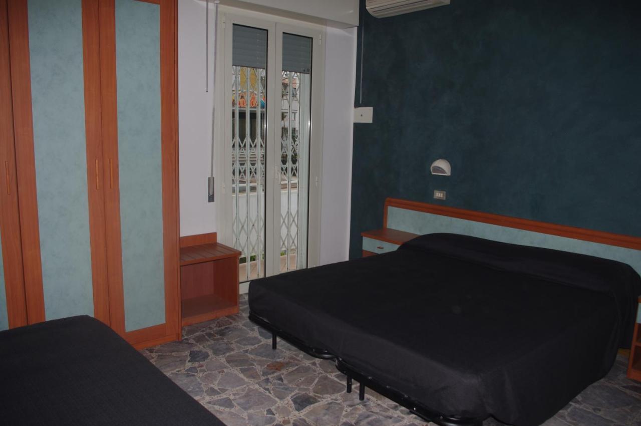 Hotel Costanza Чезенатіко Екстер'єр фото