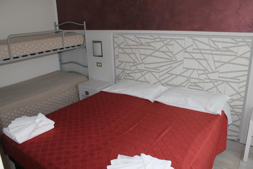 Hotel Costanza Чезенатіко Номер фото