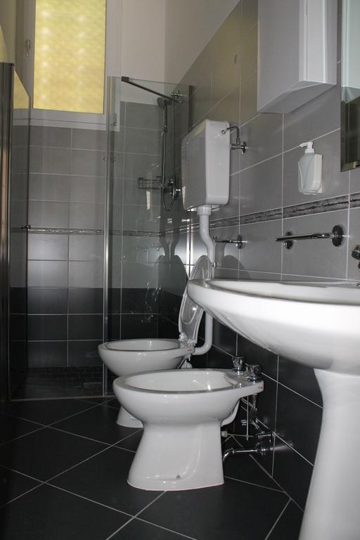 Hotel Costanza Чезенатіко Номер фото